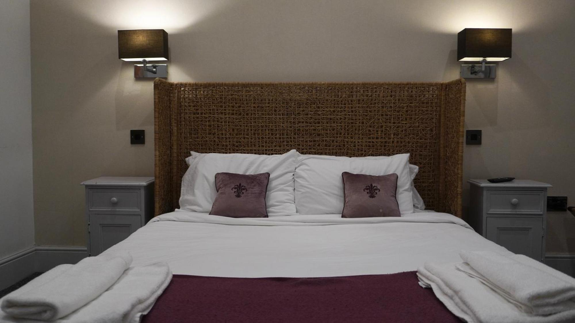 The Bell Shifnal Hotel Kültér fotó